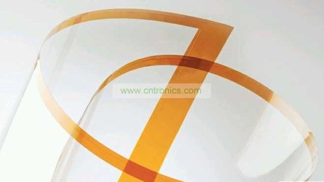 將Willow Glass卷成圓筒狀。