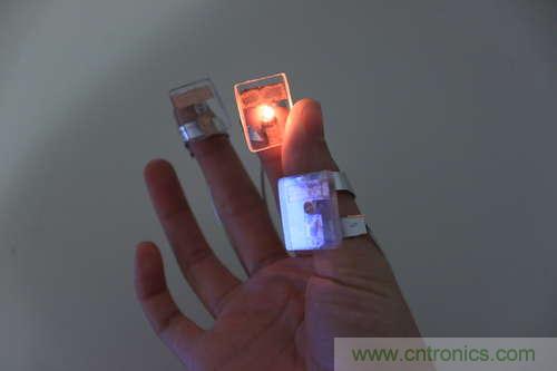 LED多點觸控手套DIY：把各部分焊接起來，測試