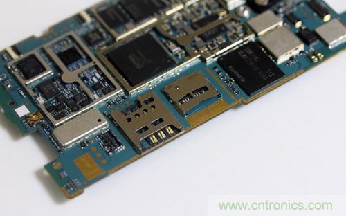 拆解4G新機索尼M35t：用料十足，易于維修