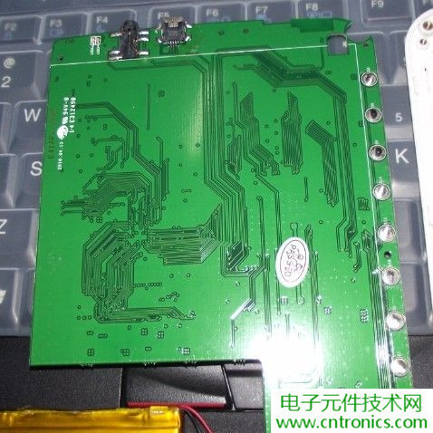 探秘電子紙！一款電紙書的電子墨水屏拆解