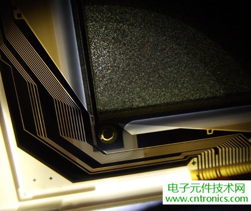 探秘電子紙！一款電紙書的電子墨水屏拆解