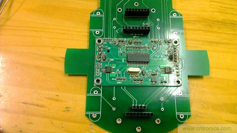 牛人力作！PCB版藍牙智能小車DIY