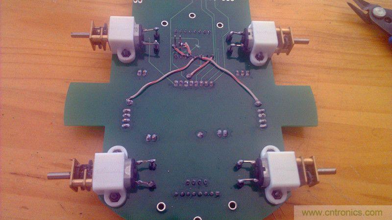 牛人力作！PCB版藍牙智能小車DIY