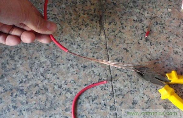 變廢為寶！風(fēng)扇散熱器變身山寨LED燈