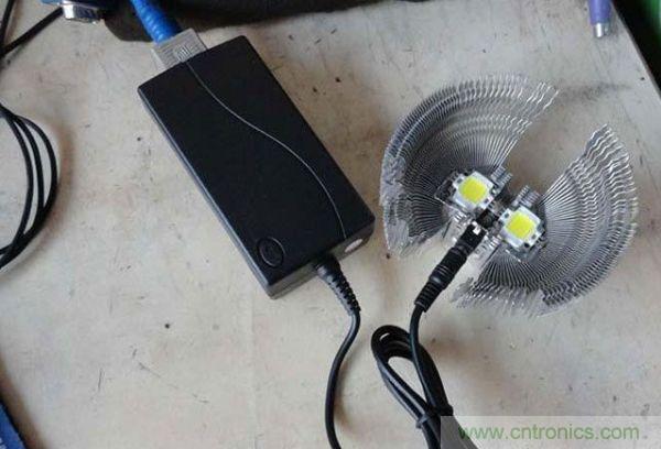 變廢為寶！風(fēng)扇散熱器變身山寨LED燈