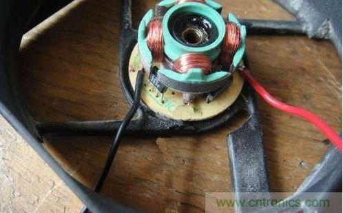 創(chuàng)意DIY！迷你風(fēng)力發(fā)電機(jī)！