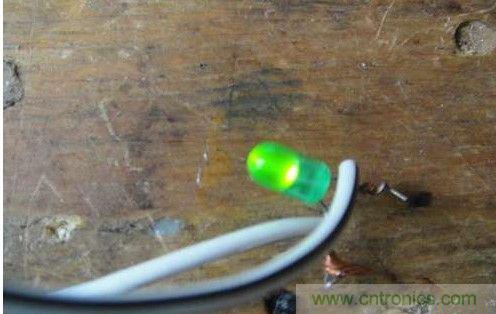 創(chuàng)意DIY！迷你風(fēng)力發(fā)電機(jī)！