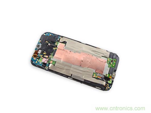 牛人強(qiáng)拆！新HTC One(M8)真機(jī)精密做工難修理
