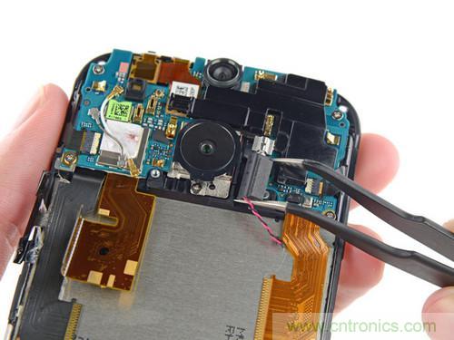 牛人強(qiáng)拆！新HTC One(M8)真機(jī)精密做工難修理