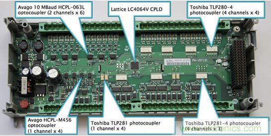 圖2：Rockwell選擇光耦作為Micro850 PLC的數字I/O電路板上的設備輸入和輸出端的核心隔離策略。