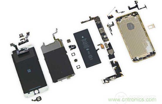 iPhone 6 Plus完全拆卸后可以看到，該產(chǎn)品在較小的空間容納了大量硬件。（來源：iFixit）