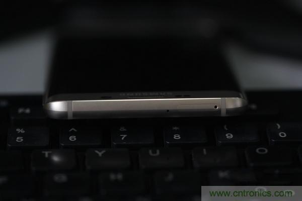三星S6 Edge+拆解：比S6 Edge加在哪里？