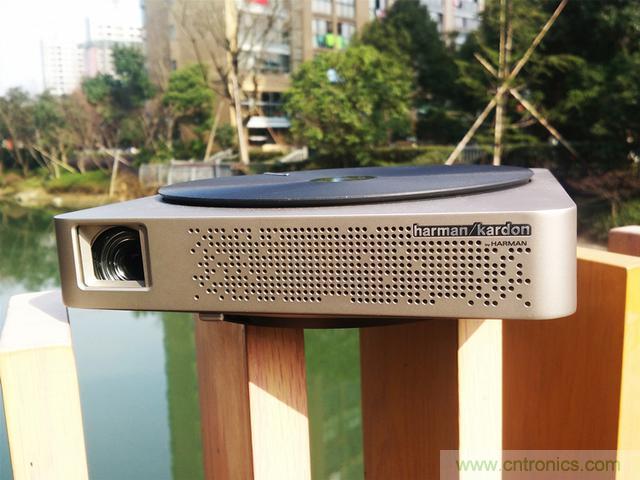 無屏電視時代已然來臨，客廳你做好準備了嗎？