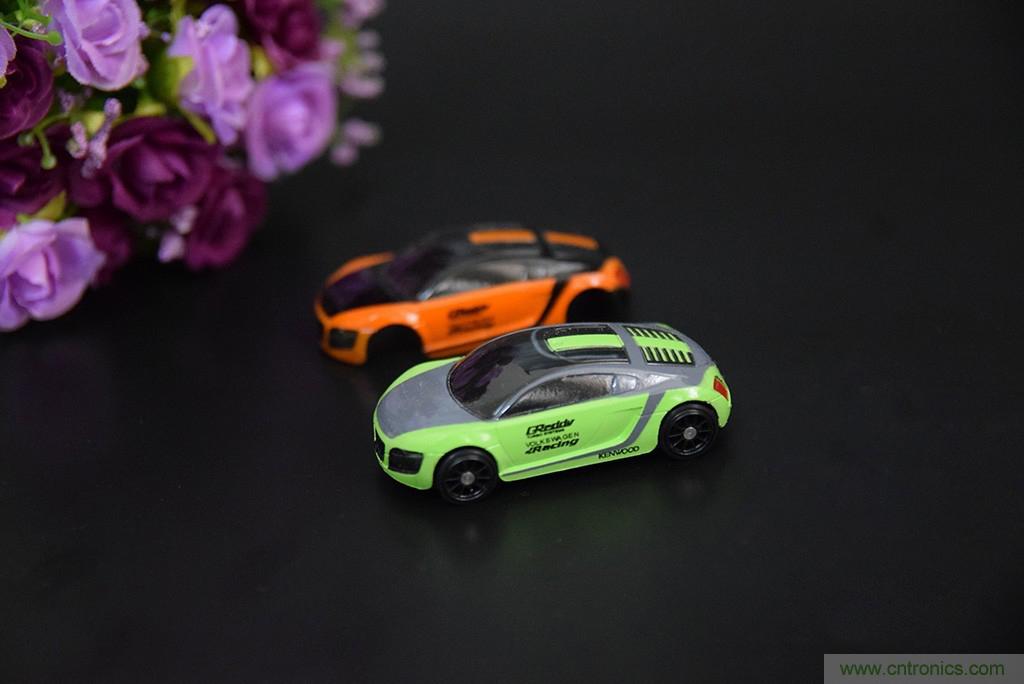 虛擬與現(xiàn)實(shí)相結(jié)合的飛車游戲，讓你體驗(yàn)速度與激情的碰撞！