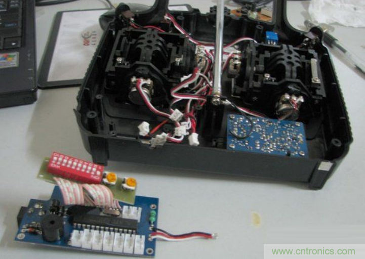 無人機 DIY 制作全過程，酷得不要不要的！