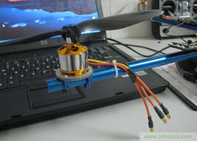 無人機 DIY 制作全過程，酷得不要不要的！