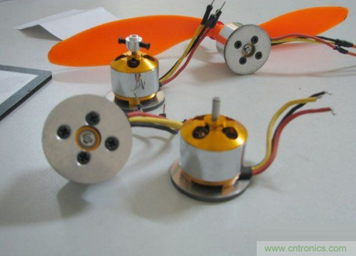 無人機 DIY 制作全過程，酷得不要不要的！