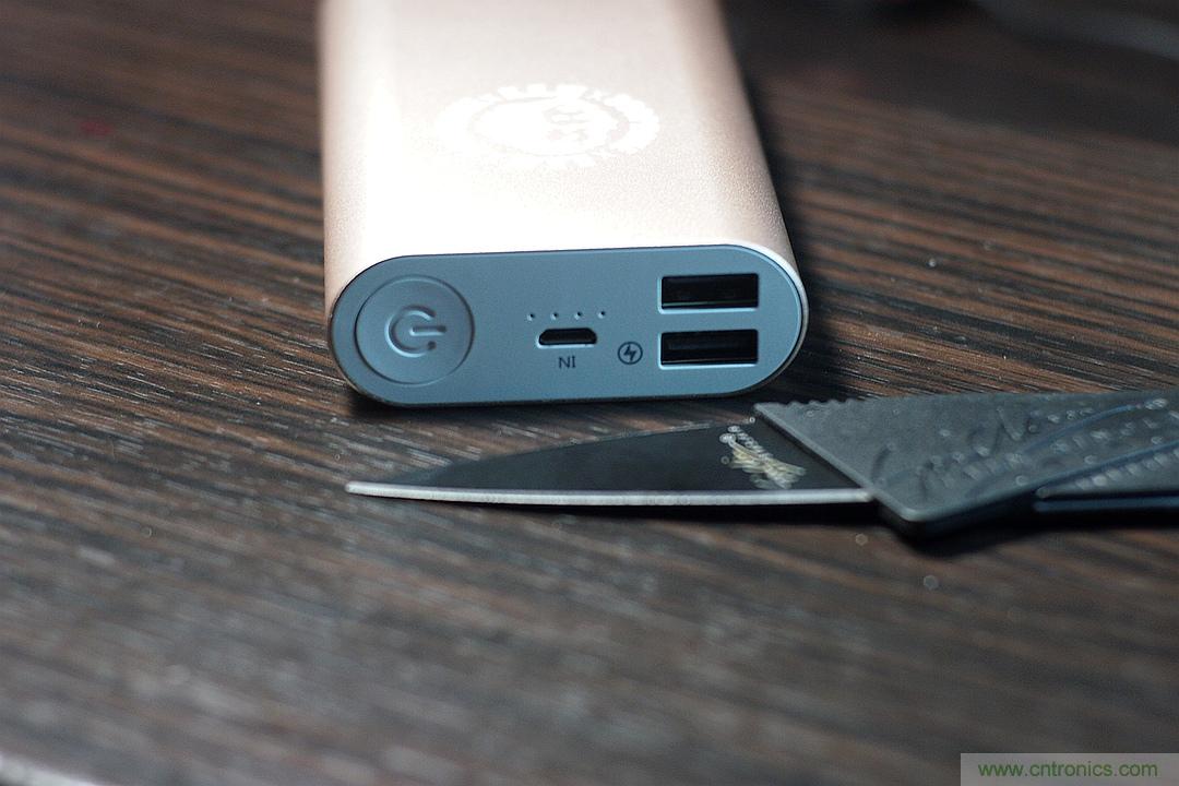移動電源也玩雙引擎？快到你想象不到