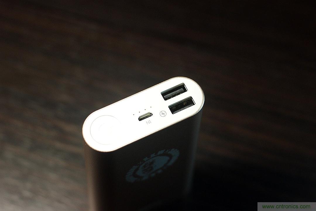 移動電源也玩雙引擎？快到你想象不到