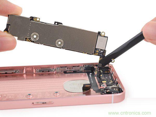 有什么地方?jīng)]有變？iPhone SE真機(jī)拆解