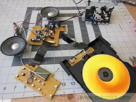 廢舊收音機(jī)如何變身成酷炫機(jī)器人？