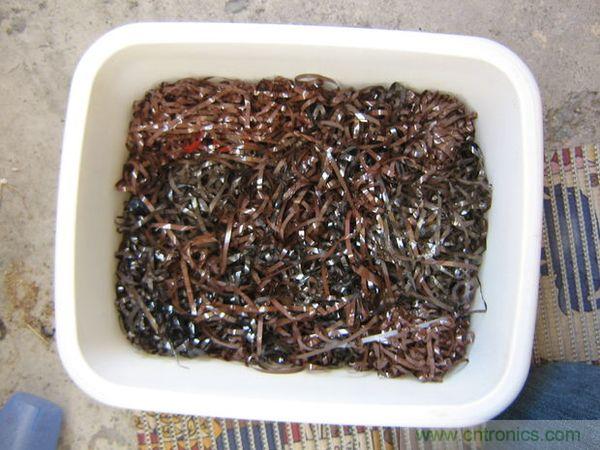 藝術(shù)源于生活，用生活中的物件也能制作磁流體