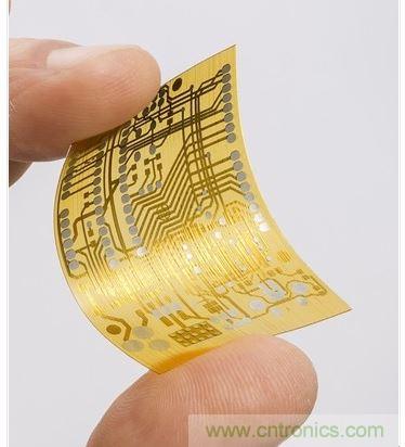 這款PCB是由納米尺寸的3D打印機的。