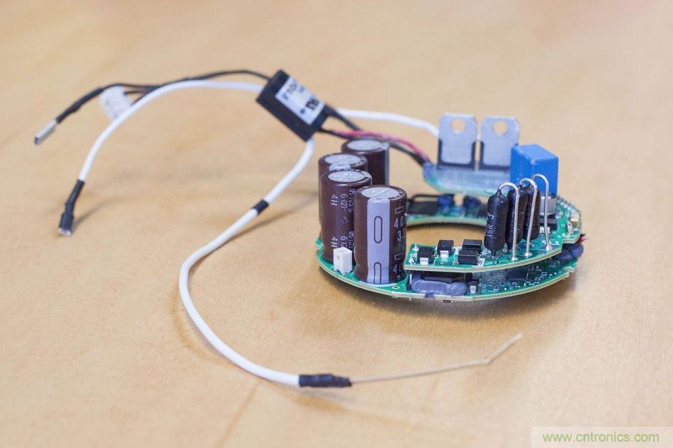 拆解戴森吹風機：近三千元的價格貴在哪？