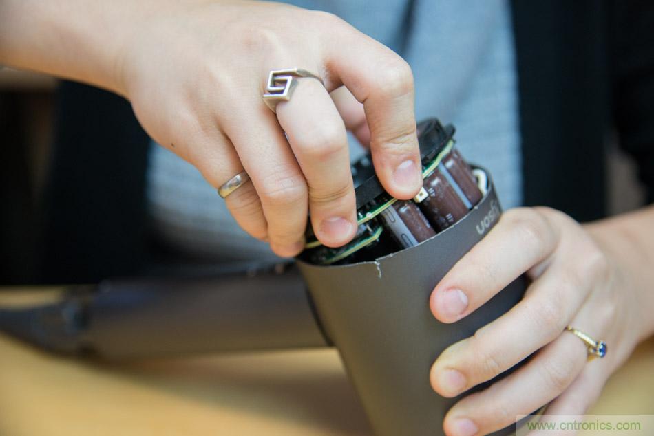 拆解戴森吹風機：近三千元的價格貴在哪？
