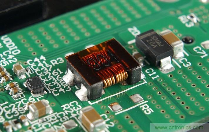 拆解對(duì)比：系出同門(mén)，小米、紫米無(wú)線充電器的差別有多大？