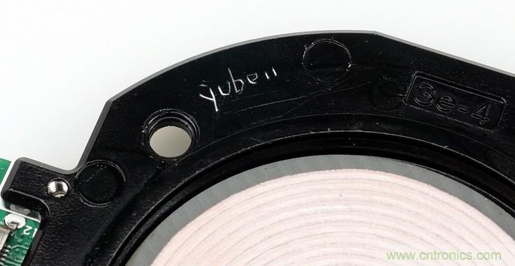 拆解對(duì)比：系出同門(mén)，小米、紫米無(wú)線充電器的差別有多大？