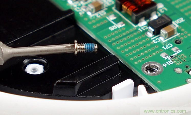 拆解對(duì)比：系出同門(mén)，小米、紫米無(wú)線充電器的差別有多大？