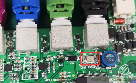 如何通過PCB布局設計來解決EMC問題？