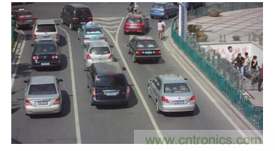 如何在車流涌動的道路上運用監(jiān)控系統(tǒng)？