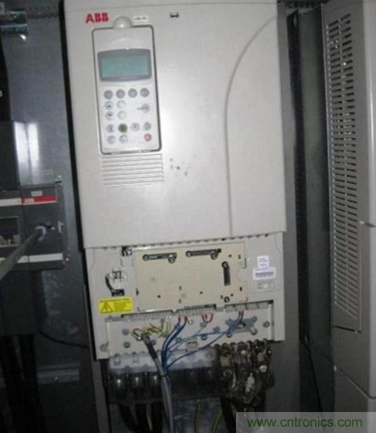 變頻器的輸出頻率調(diào)高，那么輸出電壓將如何提高？