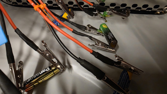 AAA電池怎么選？5款A(yù)AA堿性電池實測，結(jié)果可能出乎意料