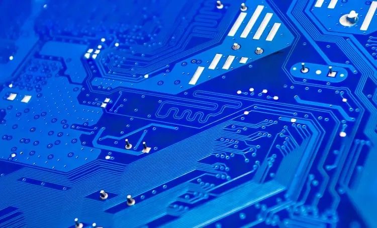 如何決定 PCB 中差分對(duì)的過(guò)孔阻抗？